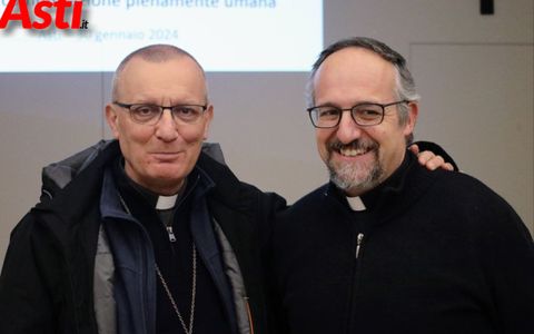 Don Luca Peyron insieme al vescovo di Asti Marco Prastaro (MerfePhoto)