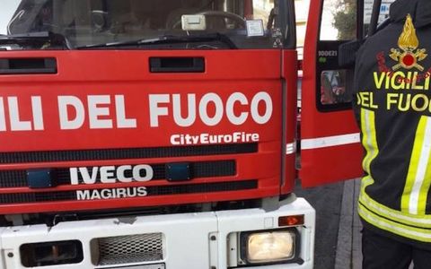 Sversamento di olio esausto a Ferrere: vigili del fuoco ancora sul posto