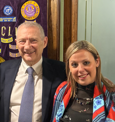 Mairano ritratto con Sara Arduino, presidente del Lions Club di Villanova d'Asti Mairano ritratto con Sara Arduino, presidente del Lions Club di Villanova d'Asti