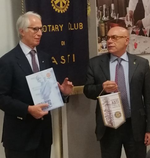Giovanni Malagò con il presidente Rotary Club Asti Maurizio Mela Giovanni Malagò con il presidente Rotary Club Asti Maurizio Mela