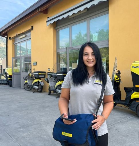 Una portalettere in forza a Poste Italiane