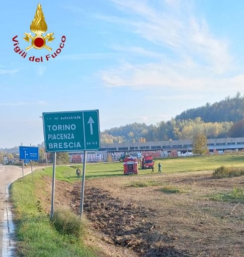 Camerano Casasco: trattore buca un tubo del gas. Intervengono i vigili del fuoco Camerano Casasco: trattore buca un tubo del gas. Intervengono i vigili del fuoco