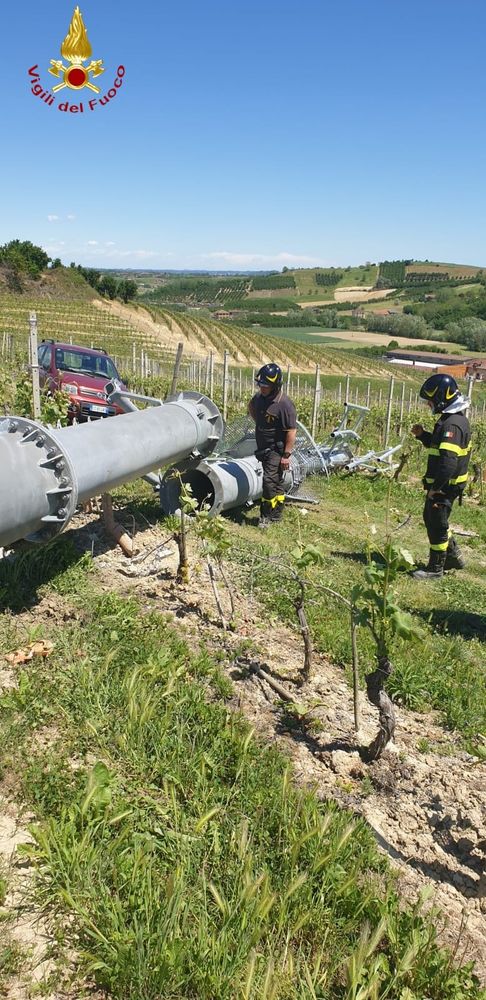 Vigili del fuoco di spalle Vigili del fuoco di spalle