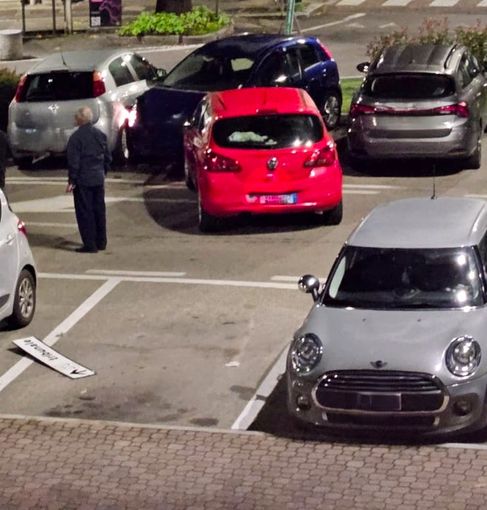 Incidente nella notte in viale alla Vittoria: auto rubata si schianta contro tre vetture. Non ci sono feriti