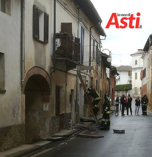 Montemagno: rocambolesco incidente in centro paese