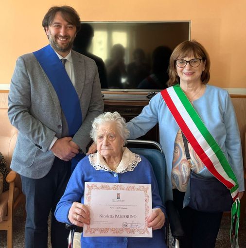 La signora Pastorino con il vicepresidente Simone Nosenzo e la sindaca di Mombaruzzo Carla Scarrone