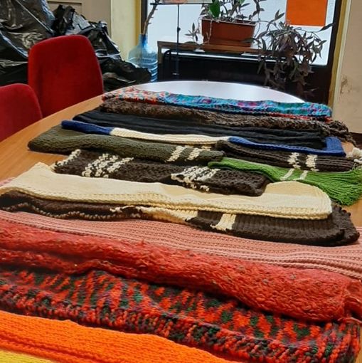 Pronte  le sciarpe &quot;che scaldano il cuore&quot; del Dono del volo