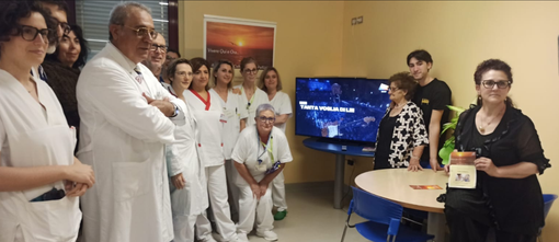 L'associazione "Vivere qui e ora" ha donato un televisore alla Geriatria del Massaia