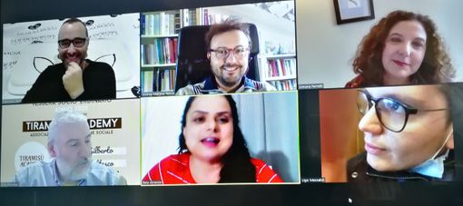 Un fermoimmagine della trasmissione, con ospiti collegati via web Un fermoimmagine della trasmissione, con ospiti collegati via web