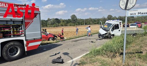 Scontro frontale a Revignano, donna estratta dalle lamiere dai vigili del fuoco Scontro frontale a Revignano, donna estratta dalle lamiere dai vigili del fuoco