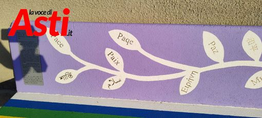 Ieri a Motta è stata inaugurata la ‘panchina della pace” Ieri a Motta è stata inaugurata la ‘panchina della pace”