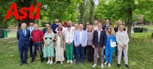 Foto di gruppo, con il candidato sindaco Crivelli, l'avvocato Alberto Pasta e il consigliere regionale Sean Sacco, per i candidati M5S Foto di gruppo, con il candidato sindaco Crivelli, l'avvocato Alberto Pasta e il consigliere regionale Sean Sacco, per i candidati M5S