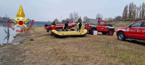 Nuova esercitazione per i vigili del fuoco di Asti in Tanaro
