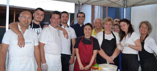 Festa a sorpresa per i 30 anni di don Andrea Martinetto, parrocco di Portacomaro Stazione