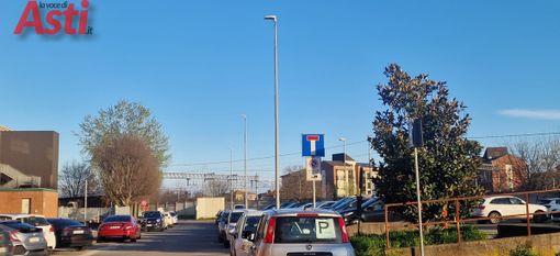 Vicolo Goito ostaggio di degrado e pendolari: la lettera amara di un cittadino astigiano