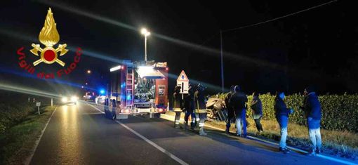 Auto esce di strada al Palucco, nessun ferito grave Auto esce di strada al Palucco, nessun ferito grave