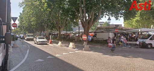 Il primo esame del mercato con la viabilità parzialmente modificata in piazza Alfieri è passato [FOTO E VIDEO]