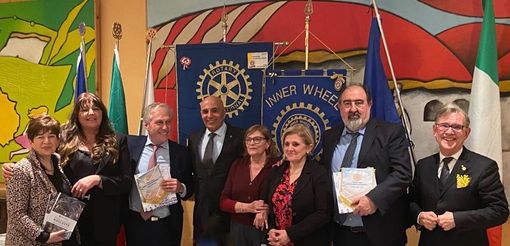 Cosa leggere sotto l'ombrellone: i libri della collana MinaLima Classics di Ippocampo Cosa leggere sotto l'ombrellone: i libri della collana MinaLima Classics di Ippocampo