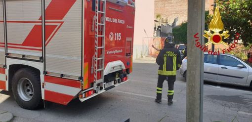 Asti: principio di incendio auto in Viale Partigiani. Intervengono i vigili del fuoco