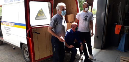 La consegna delle borse spesa da parte della Protezione civie canellese