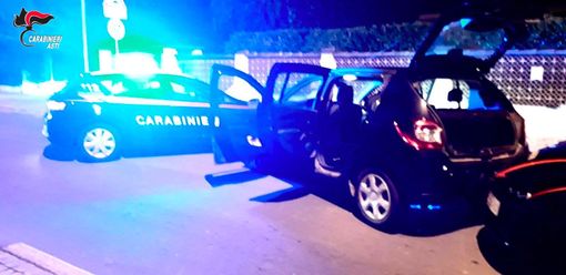 Villanova d’Asti, prima fugge all’alt e poi sperona i carabinieri: arrestato