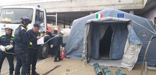 Emergenza coronavirus: in allestimento la tenda pneumatica di fronte all’ingresso del Pronto Soccorso Emergenza coronavirus: in allestimento la tenda pneumatica di fronte all’ingresso del Pronto Soccorso