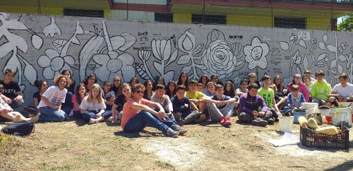 San Damiano: rinascono i giardinetti di via Cici, grazie al lavoro degli studenti San Damiano: rinascono i giardinetti di via Cici, grazie al lavoro degli studenti