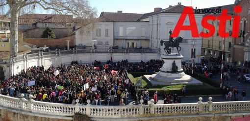 Ci siamo rotti i polmoni: dagli studenti di Asti un grido per salvare il pianeta (FOTO E VIDEO)