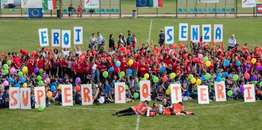 Nel cuore di Asti oggi tanti Eroi Senza Superpoteri: 600 studenti per il flash mob Anpas