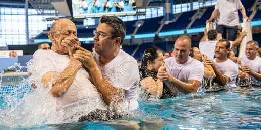 Oltre 100 delegati astigiani attesi al Congresso dei Testimoni di Geova Oltre 100 delegati astigiani attesi al Congresso dei Testimoni di Geova