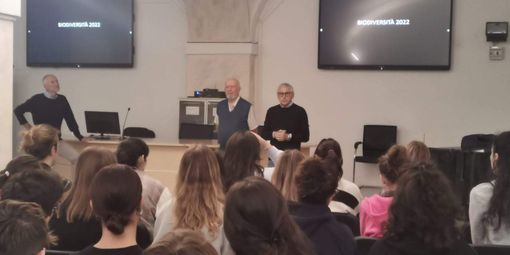 Il prof. Giovanni Onore ha incontrato i ragazzi dell'Istituto Monti di Asti Il prof. Giovanni Onore ha incontrato i ragazzi dell'Istituto Monti di Asti