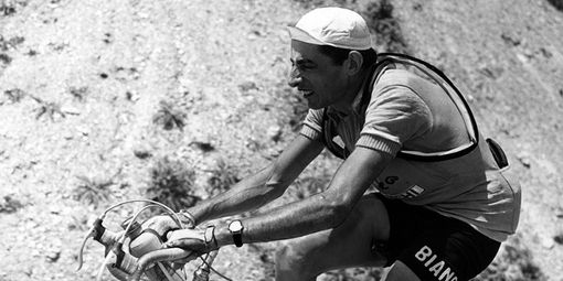 "Volavo con lui", il mito di Fausto Coppi a teatro con "Quelli dell'isola" "Volavo con lui", il mito di Fausto Coppi a teatro con "Quelli dell'isola"