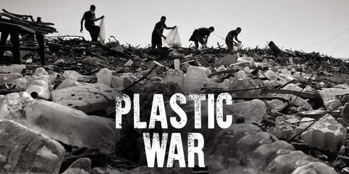 Al Foyer delle famiglie di Asti, il documentario "Plastic war" con le fotografie di Giovanni Izzo Al Foyer delle famiglie di Asti, il documentario "Plastic war" con le fotografie di Giovanni Izzo