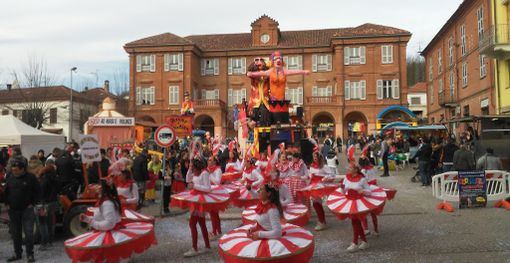 Grande partecipazione al carnevale di Castelnuovo Belbo