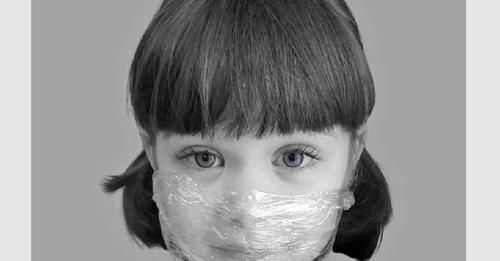 Giulia Sofia in un'immagine promozionale della campagna di raccolta fondi Giulia Sofia in un'immagine promozionale della campagna di raccolta fondi