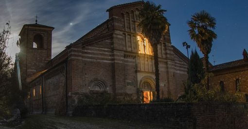 A Vezzolano torna il “Lunistizio estremo superiore”: la luna illumina la canonica A Vezzolano torna il “Lunistizio estremo superiore”: la luna illumina la canonica