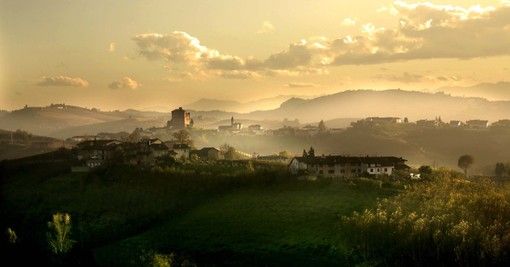 Il Castello di Grinzane, suggestiva immagine di Bruno Murialdo Il Castello di Grinzane, suggestiva immagine di Bruno Murialdo