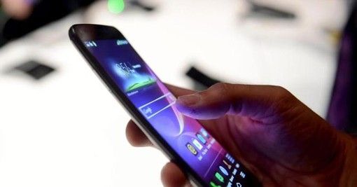 "Schiavi" del cellulare: il 52% degli studenti piemontesi non spegne mai il proprio smartphone (e tutti conoscono i pericoli) "Schiavi" del cellulare: il 52% degli studenti piemontesi non spegne mai il proprio smartphone (e tutti conoscono i pericoli)