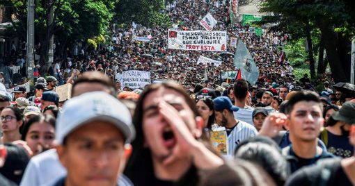 Un momento di una manifestazione nella capitale della Colombia (foto tratta dal sito di Amnesty International) Un momento di una manifestazione nella capitale della Colombia (foto tratta dal sito di Amnesty International)