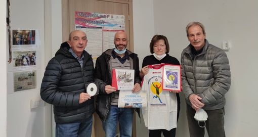 L'assessore Cotto con la delegazione di podisti ricevuti in Assessorato L'assessore Cotto con la delegazione di podisti ricevuti in Assessorato