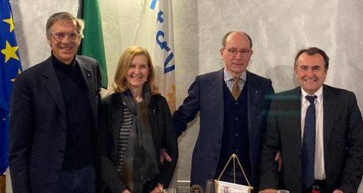 Il Cavaliere del Lavoro Marco Boglione (a sin.), con Maria Grazia Doglione, essa pure Cavaliere del Lavoro, Luigi Florio, presidente Rotary e Marco Fasano, direttore della Fondazione Cavour Il Cavaliere del Lavoro Marco Boglione (a sin.), con Maria Grazia Doglione, essa pure Cavaliere del Lavoro, Luigi Florio, presidente Rotary e Marco Fasano, direttore della Fondazione Cavour