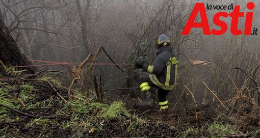 Un vigile del fuoco impegnato nell'intervento di recupero