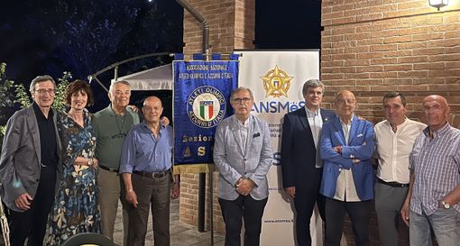 l gruppo dei partecipanti alla serata degli Atleti Azzurri e Olimpici d’Italia Sezione di Asti, e dell’Associazione Nazionale Stelle e Palme al Merito Sportivo Delegazione di Asti.