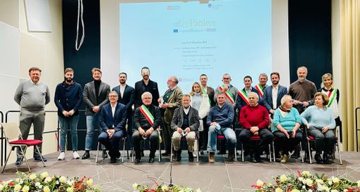 A San Damiano la serata finale del progetto "Le Colline Alfieri in paniere" con Edoardo Raspelli A San Damiano la serata finale del progetto "Le Colline Alfieri in paniere" con Edoardo Raspelli