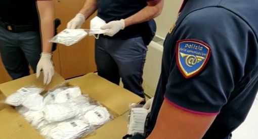 Numerose segnalazioni, in tutta Italia, di tentativi di raggiri su mascherine e guanti