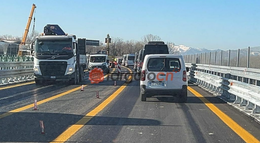 Nella mattinata di ieri, i primi mezzi in transito sull'autostrada (immagine da Targato CN, altra Testata del nostro gruppo editoriale)