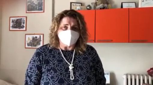 Un fermo immagine tratto dal video con cui la signora Sorba replica alla Minetti