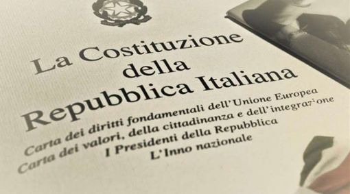 Costigliole consegna la Costituzione ai neo diciottenni del paese