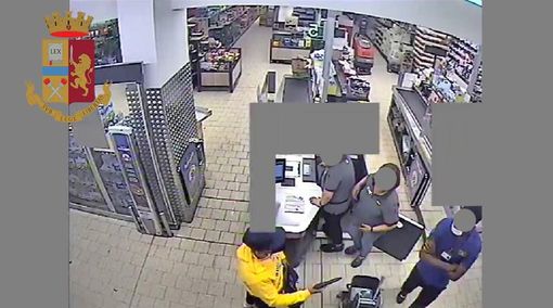 Arrestato dalla Squadra Mobile della questura il responsabile della rapina aggravata alla Lidl di Asti dello scorso giugno (VIDEO)