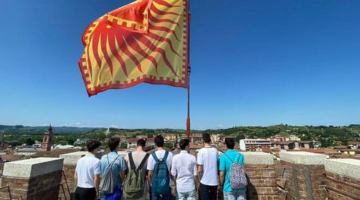 Tour delle bellezze di Nizza Monferrato per alcune classi del Pellati di Canelli Tour delle bellezze di Nizza Monferrato per alcune classi del Pellati di Canelli